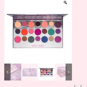 Colorful eye shadow palette